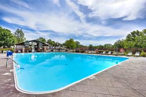 a large blue swimming pool with a gazebo at Cozy Top Floor 2BR Condo with View and Amenities!! in Branson