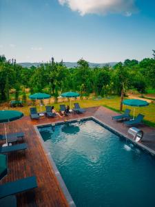 Výhled na bazén z ubytování Palm Bungalov Hotel nebo okolí