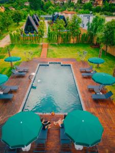 Вид на бассейн в Palm Bungalov Hotel или окрестностях
