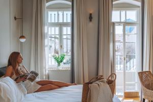 Postel nebo postele na pokoji v ubytování Allegro Neve Tzedek Boutique Suites - By HOMY
