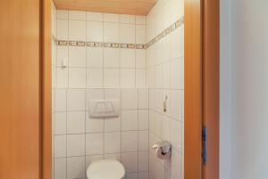 A bathroom at Ferienwohnung Dornauer