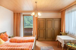 A bed or beds in a room at Ferienwohnung Dornauer