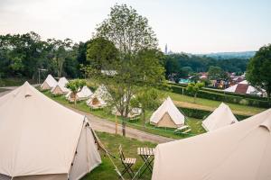 an aerial view of a group of tents at Kampaoh Deva in Gijón