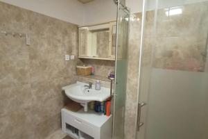 Kamar mandi di Sunny House