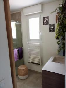 a bathroom with a sink and a window at Chalet familial à la montagne in Caille