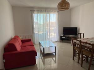 Televízia a/alebo spoločenská miestnosť v ubytovaní Superbe appartement à Saint Pierre la Mer