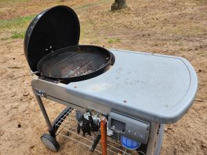 a grill sitting on top of a field at Jak Tu Sielsko in Osiek