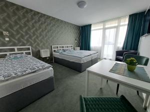 Postel nebo postele na pokoji v ubytování PartSide Balatonfüred