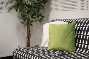 a black and white chair with a green pillow at Nouveau - Nina - Loft - Europa Park Rulantica in Obenheim
