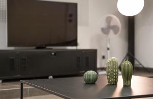 a living room with a table with cactuses on it at Nouveau - Nina - Loft - Europa Park Rulantica in Obenheim +14 photos