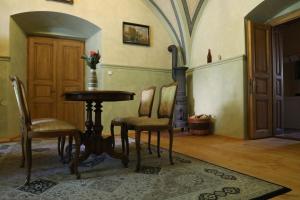 Posezení v ubytování Historické apartmány Zelenohorská pošta