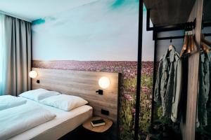 Postel nebo postele na pokoji v ubytování I'M INN Zwettl - Hotel zum Brauhaus + 16 fotografií