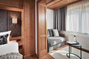 A bed or beds in a room at Hotel Gletscherblick