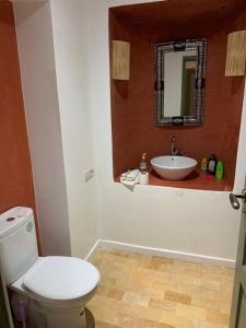 a bathroom with a white toilet and a sink at Offrez-vous un moment de détente in Marrakesh