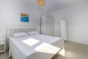 Ένα ή περισσότερα κρεβάτια σε δωμάτιο στο Justina Apartment +25 φωτογραφίες