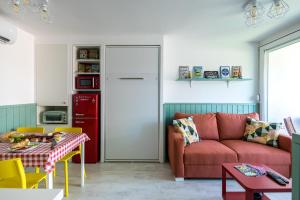 A seating area at Balatonic Retro