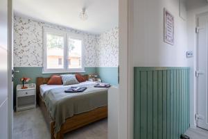 A bed or beds in a room at Balatonic Retro