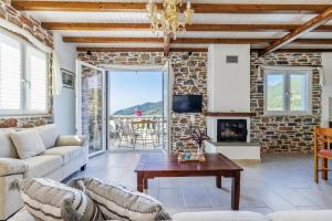 Μια τηλεόραση ή/και κέντρο ψυχαγωγίας στο Villa Pavlos