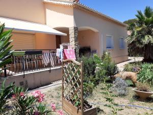 a house with a fence and a dog in the yard at Villa Sans souci et agréable in La Seyne-sur-Mer