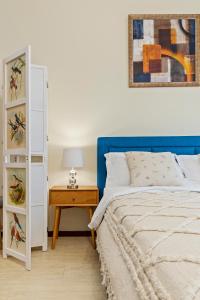 a bedroom with a bed and a table with a lamp at Upscale Studio, Walking Distance from The Old Town in Bucharest