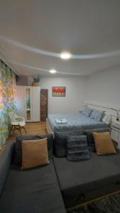 a bedroom with a large bed and a couch at Apartamento Céntrico cerca de la playa in Bueu