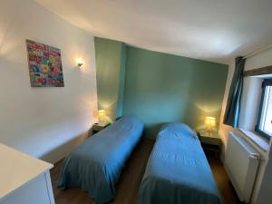 a small room with two blue beds in it at Authentique Maison de village avec Vue in Réauville