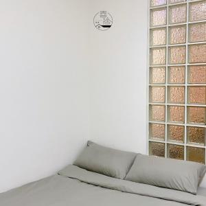 Giường trong phòng chung tại Xishi Stay