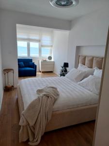 En eller flere senge i et værelse på Apartment Luris