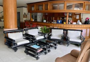 Posezení v ubytování Holiday House Kata & Karon Phuket Hotel