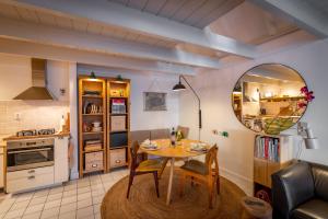 a small kitchen with a table and a mirror at CityCottage Alkmaar in Alkmaar