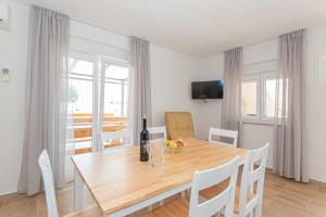TV a/nebo společenská místnost v ubytování Holiday home Natalia