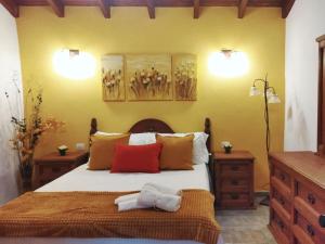a bedroom with a bed with two lights on the wall at Live masca casatarucho in Buenavista del Norte