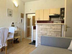 Kuchyňa alebo kuchynka v ubytovaní Apartmani Gloria