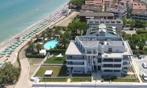 an aerial view of a hotel and the beach at Hotel Ambasciatori in Pineto