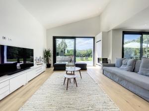 a living room with a couch and a table at Villa moderne Jaizkibel in Hondarribia