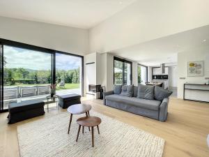 a living room with a couch and a table at Villa moderne Jaizkibel in Hondarribia