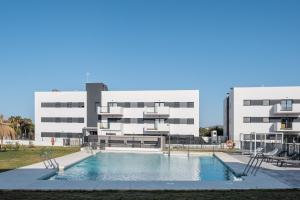 Bazén v ubytovaní Residencial Celere Playa Niza alebo v jeho blízkosti
