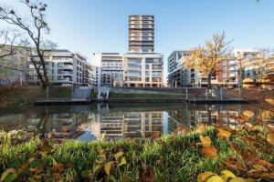 a view of a city with buildings and a body of water at Apartimento Angel River 7 in Wrocław