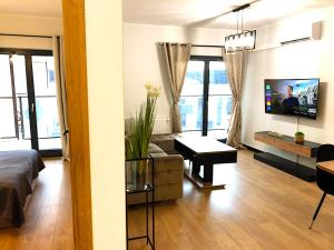 TV a/nebo společenská místnost v ubytování Apartimento Angel River 7 + 26 fotografií