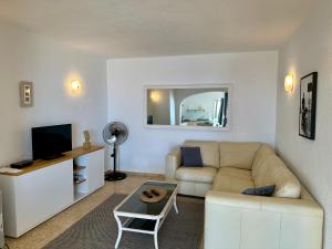 a living room with a couch and a tv at Apartamento Luz ZM109 in Benitachell