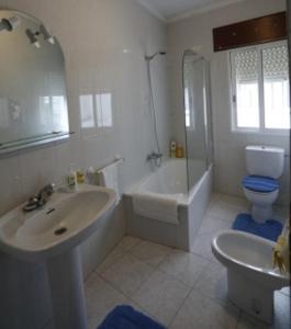 Koupelna v ubytování Apartamento de 4 habitaciones en el Centro de Monforte
