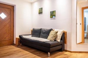 Posezení v ubytování Wegscheiderhof Apt Gartenwohnung