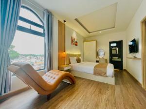 TV a/nebo společenská místnost v ubytování Torino Hotel Dalat