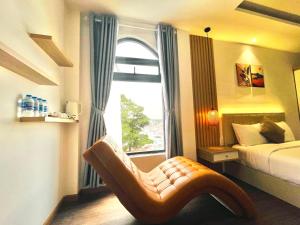 Postel nebo postele na pokoji v ubytování Torino Hotel Dalat