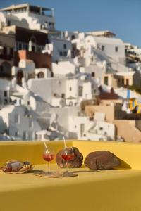 Fotografie z fotogalerie ubytování Ilivatos - Elegant Villa on the Caldera's Edge v destinaci Oia
