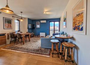 Χώρος καθιστικού στο Pastels - 2BD in Trinity Bansko with underground parking by Flat Mаnager