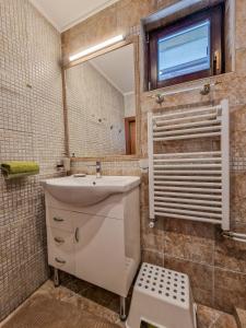 Ένα μπάνιο στο Pastels - 2BD in Trinity Bansko with underground parking by Flat Mаnager +20 φωτογραφίες