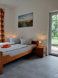 a bedroom with a bed and a window at Haus Wiesenblick in Boltenhagen
