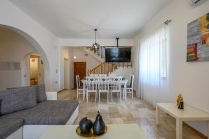 Posezení v ubytování Villa Vigla Keratokampos