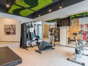 a gym with treadmills and exercise equipment in a room at Luxuriöse Villa mit einem Pool, Sauna & Gym in Selca